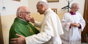 El sacerdote más anciano del Vaticano es un agustino de 103 años