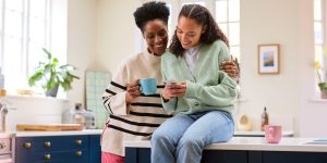 ¿Es bueno revisar el celular de mis hijos? ¿ y cómo hacerlo? 