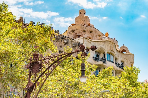 Casa Milà, popularmente llamada La Pedrera ('la cantera' en catalán). Edificio modernista antoni gaudi