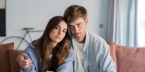 ¿Por qué algunas personas permanecen en relaciones que les causan tanto dolor?