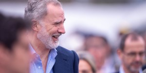 Felipe VI, “el rey consolador”, que recibirá al Papa en España