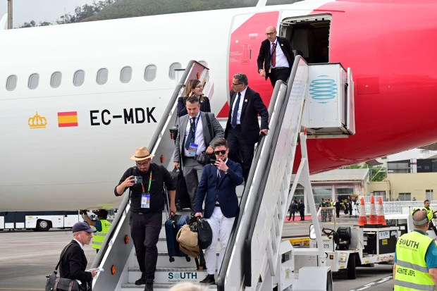 journalists-disembark-papal-plane-takeoff-delayed-incident-los-rodeos-international-airport-canary-island-tenerife