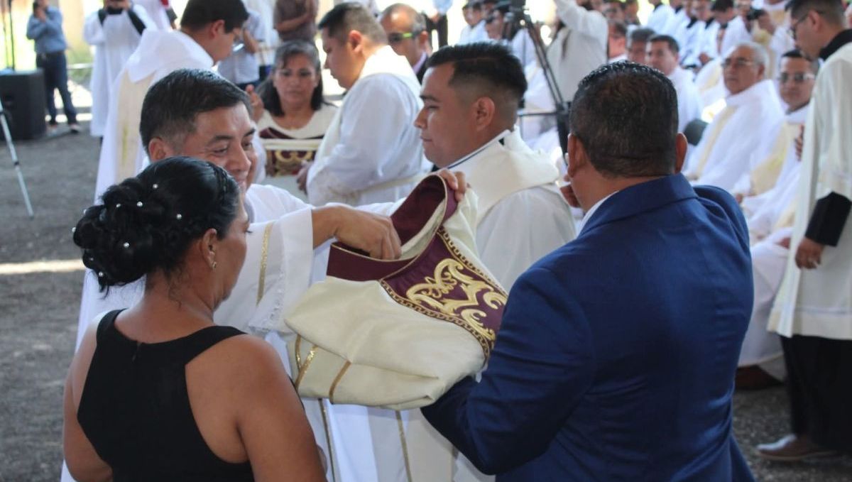 padrino, ordenación, sacerdote, vocación, orden sagrado, sacramento, derecho canónico, ornamento, vestiduras