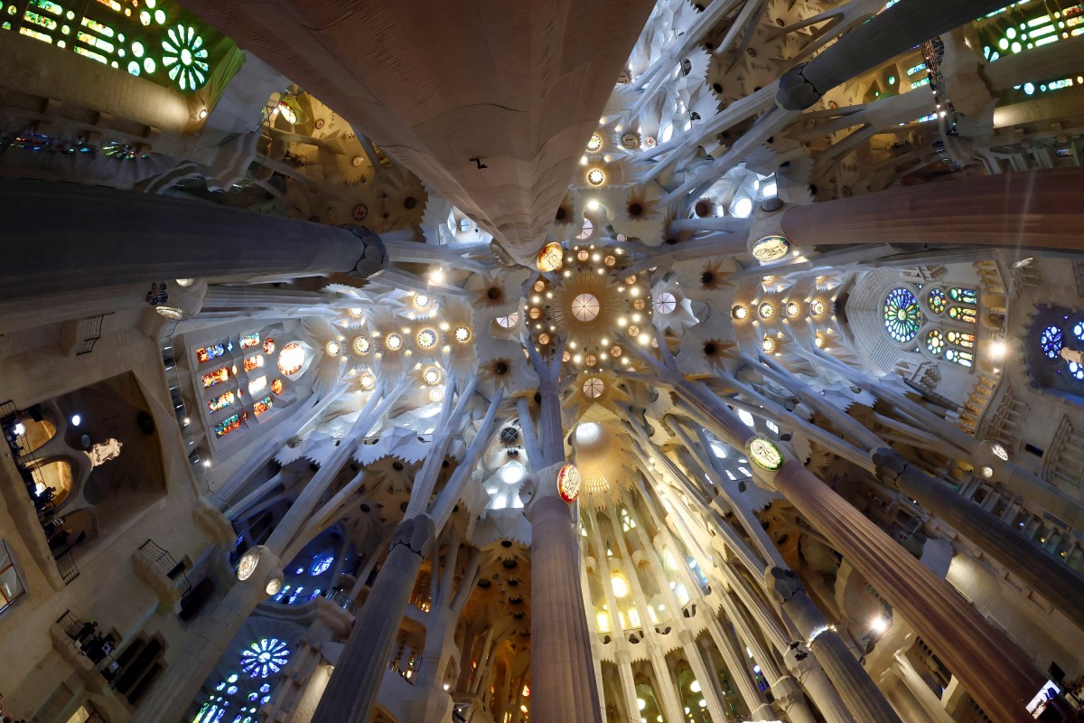 pope-leo-xiv--holy-mass-basilica-sagrada-familia-jesus-christ-tower-barcelona