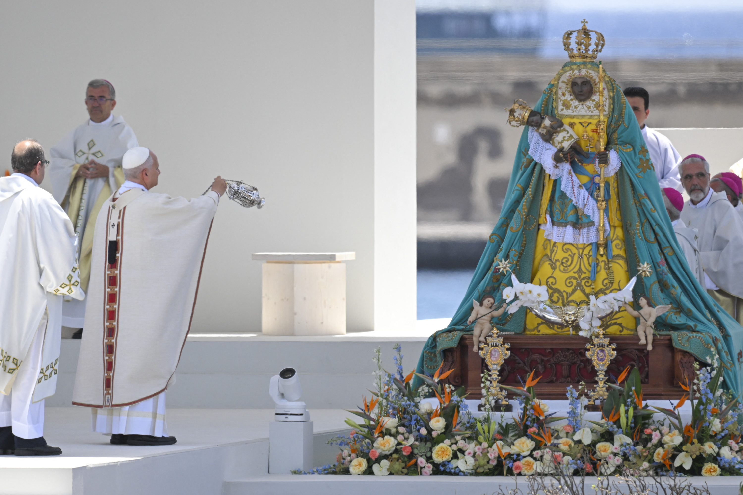 {"rendered":"El Papa se despide de Tenerife y de Espa\u00f1a"}