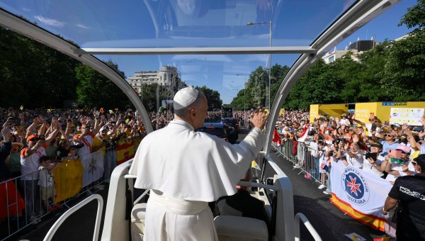 Corner Item Image - ¿Un carrito de golf para los traslados del Papa en España?
