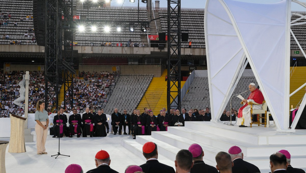 pope-leo-xiv-prayer-vigil-lluis-companys-olympic-stadium-barcelona-spain