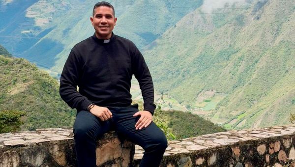 Corner Item Image - Julio, de Venezuela: “La oración es el mejor medio”