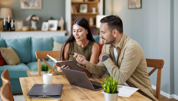 Corner Item Image - Una cuenta conjunta une más tu matrimonio, según un estudio