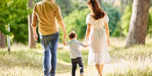 ¿Por qué muchas madres ocultan los rostros de sus hijos en redes sociales?