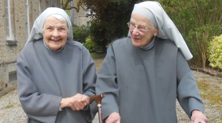 El hermoso guiño de Dios en el último viaje de dos monjas benedictinas