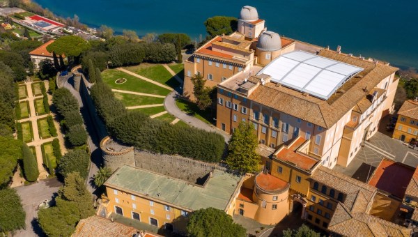Corner Item Image - Unas merecidas vacaciones para León XIV en Castel Gandolfo
