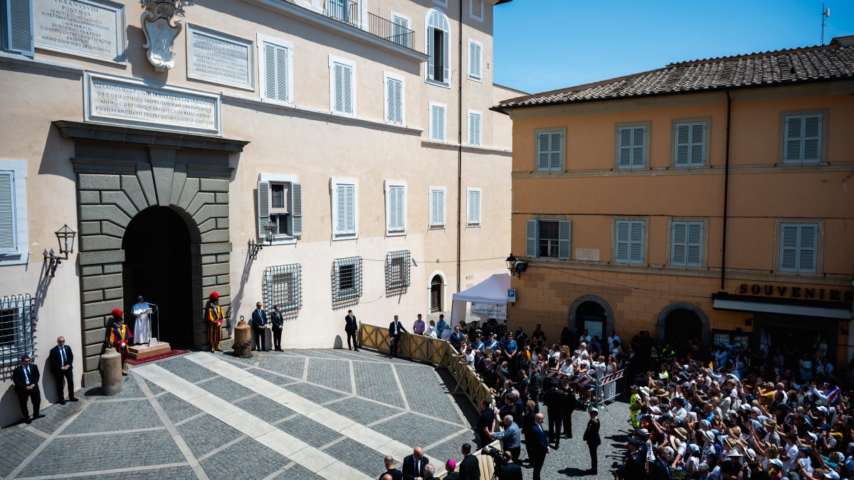 pope-leo-xiv-angelus-castel-gandolfo