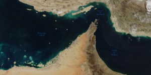 Presión sobre miles de marineros atrapados en el estrecho de Ormuz
