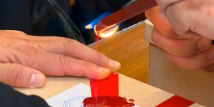 ¿Sabes qué significa “lacrar” un documento de la Iglesia?