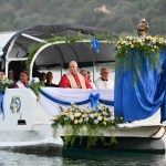 León XIV en la procesión náutica en el lago de Albano