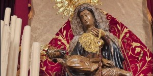 Flores en Ceuta: la tradición de Nuestra Señora de África
