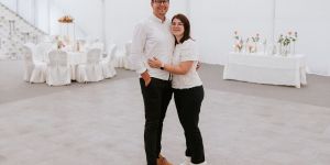 Son fotógrafos y esposos, y hacen de la boda de sus clientes un día único