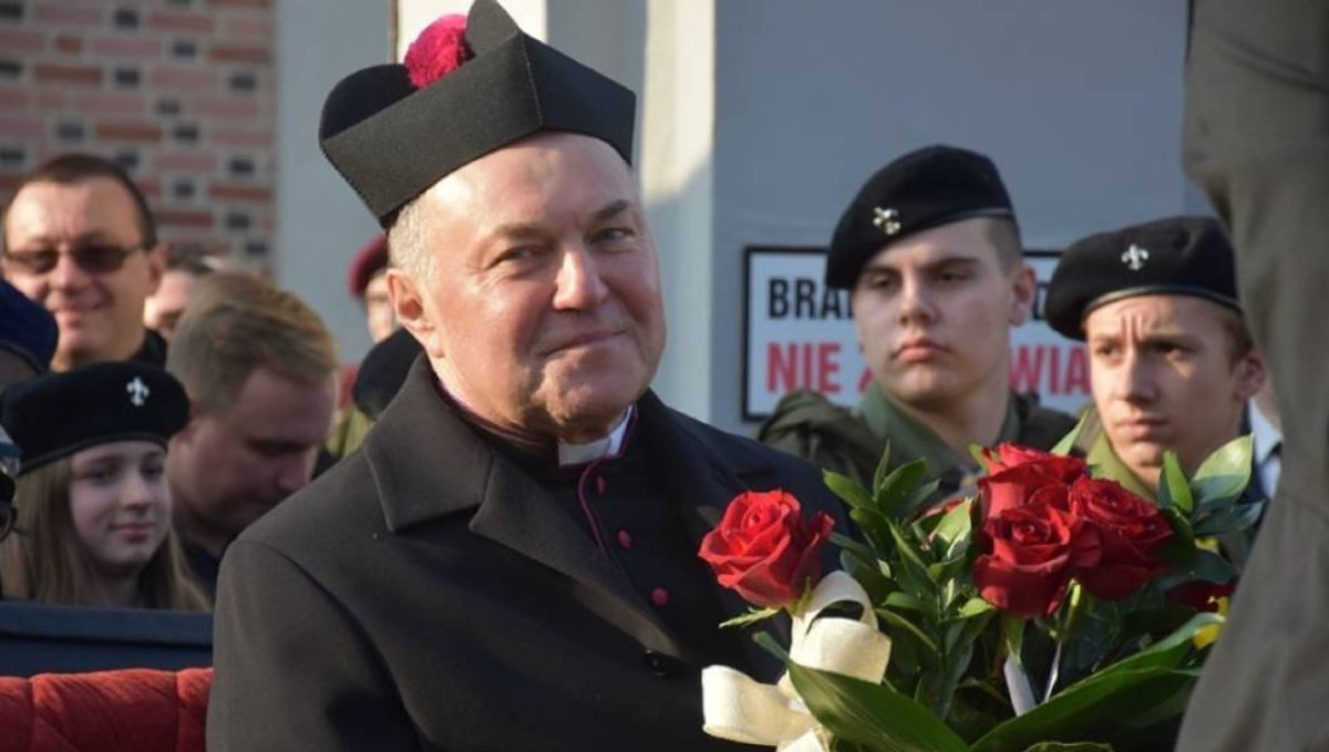 ks. Marian Brucki w birecie prałackim