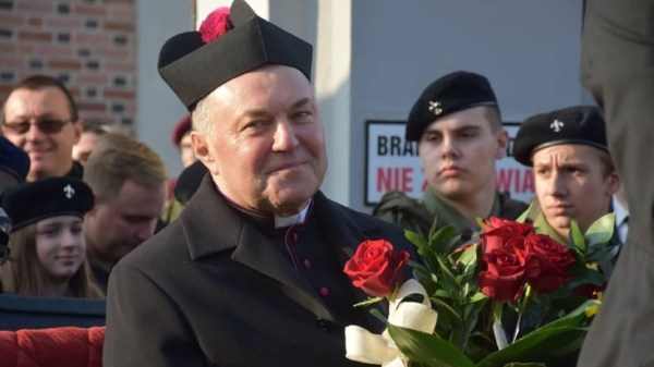 ks. Marian Brucki w birecie prałackim